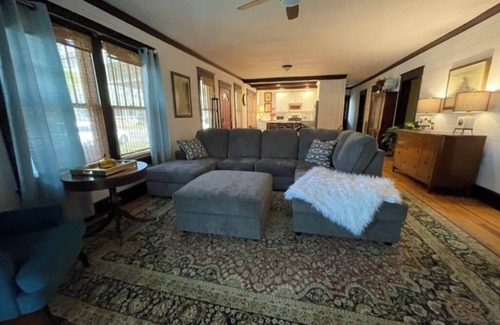 Sheffield Casa | Charming 3BR 2BA furnished pet-friendly house WiFi AC in downtown Sheffield AL