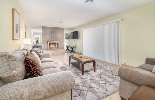 Rancho Oakey Casa | Charming 3Br 2Ba home located 5 mins to downtown!