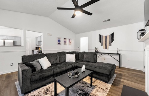Decatur Casa | Charming 3BR 2BA Retreat: Cozy!