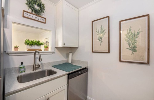 Mount Pleasant Casa | Charming 3br/2ba Shem Creek Oasis!