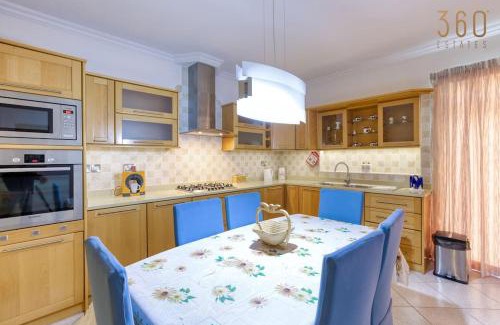 Il-Qajjenza Apartamento | Charming 3BR Apt with Breathtaking Sea Views by 360 Estates