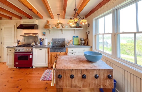 Block Island Cabaña | 4BR Encanto Cottage Situado por encima del mar ofrece espectaculares puestas del sol del océano