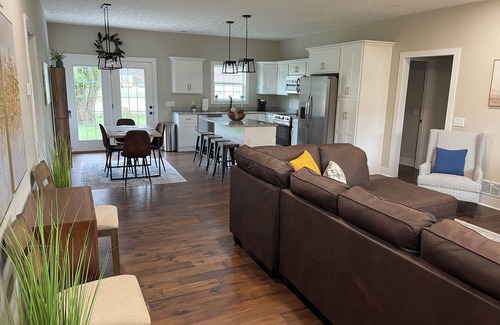 Elizabethtown Casa | Charming 3BR Getaway Near E-Town Sports Park - Wi-Fi + AC in Scenic Glendale