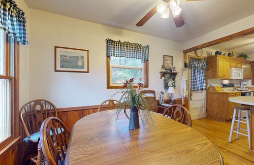 Scaly Mountain Casa | Charming 3BR home in Scaly Mountain with a full kitchen and high speed internet