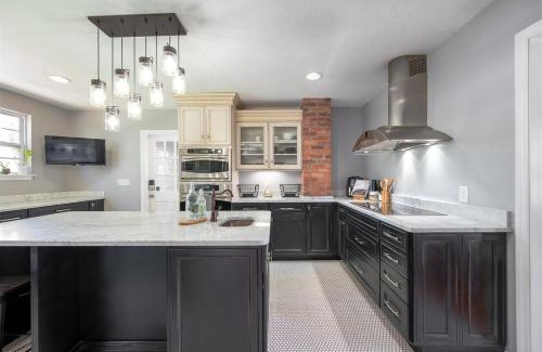Lake Como Casa | Charming 3BR Home Near DT with King Bed and Fire Pit