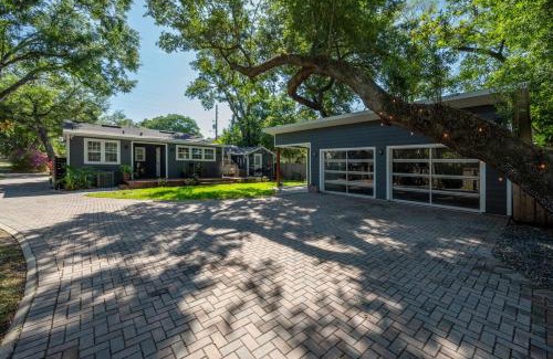Lake Como Casa | Charming 3BR Home Near DT with King Bed and Fire Pit