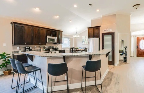 Saginaw Casa | Charming 3BR Home Near Ft. Worth & Stockyards w/ King Bed, Covered Patio & Grill