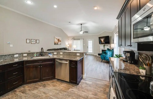 Saginaw Casa | Charming 3BR Home Near Ft. Worth & Stockyards w/ King Bed, Covered Patio & Grill