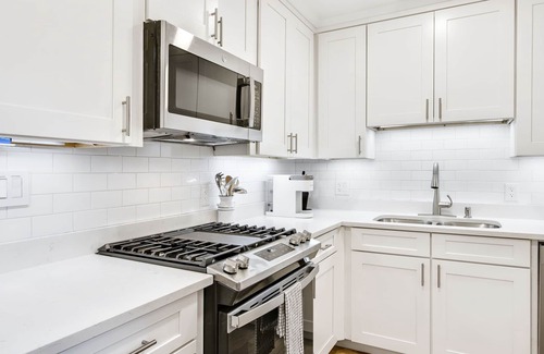 Buford Highway Casa | ¡Vive como Local en Chamblee en esta casa de 3D!