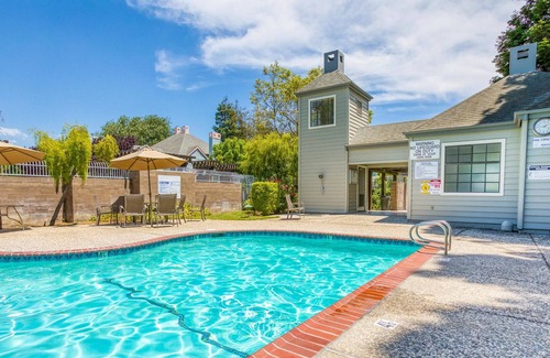 Carmine - Parkmont Casa | Charming 3BR Townhouse in San Jose