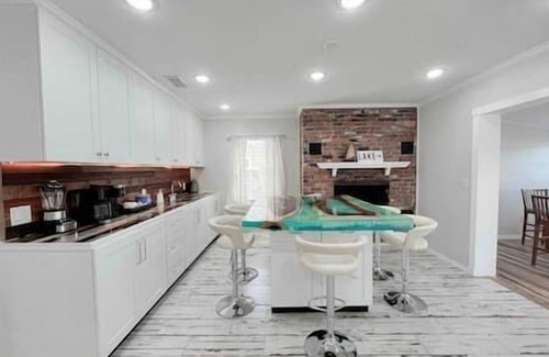 Orient Park Casa | Charming 4/3 Lakehouse W/ Pool