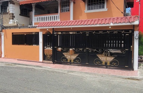 Santo Domingo Este Casa | Charming 4-bedroom house with AC and WiFi in Santo Domingo Este