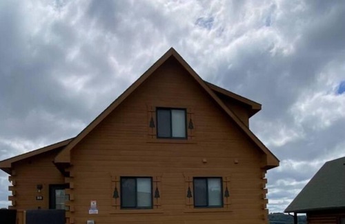 Warrens Cabina | Charming 4 Bd/3.5 bath Cabin Upper and Lower Level-separate units one building