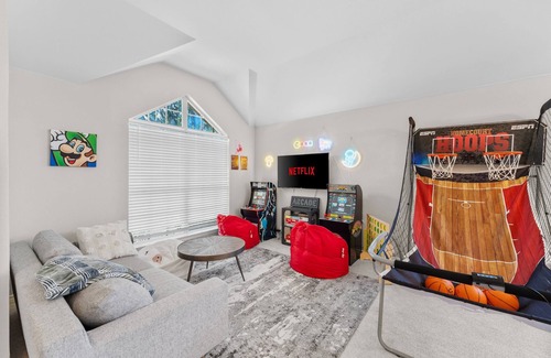 Frisco Casa | Charming 4-BD Home: Office & Arcade, Near PGA, Costco, 13 Min to Legacy West