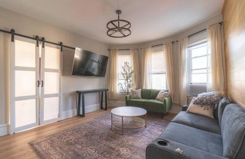 Salem Apartamento | Charming 4 BDR - Walk to Downtown & Free parking!