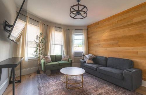 Salem Apartamento | Charming 4 BDR - Walk to Downtown & Free parking!
