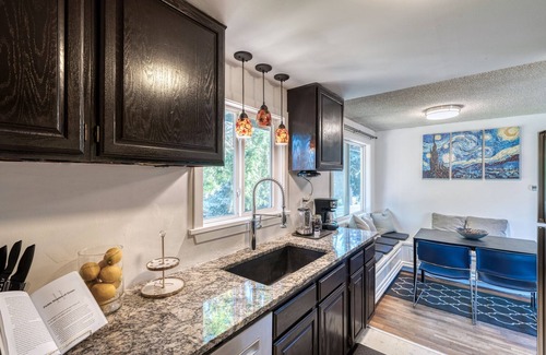 Cascade Casa | Charming 4 BDRM / 1 Bath Home ♠ Mins from Airport