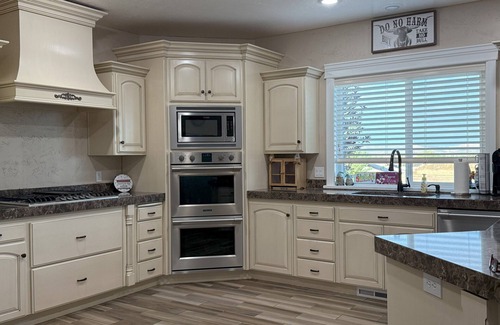 Nephi Casa | Charming 4-bed 3.5 bath house w/mountain views in Nephi - sleeps up to 10 guests