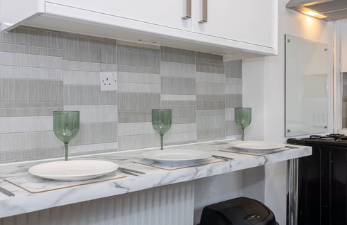 Salford Casa | Charming 4-bed Guest House in Salford