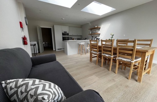 Winchester Casa | Charming 4-Bed House in Winchester,Free Parking