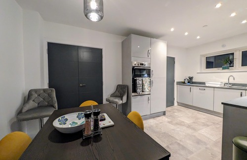 Llanwern Casa | Charming 4-bed House in Newport