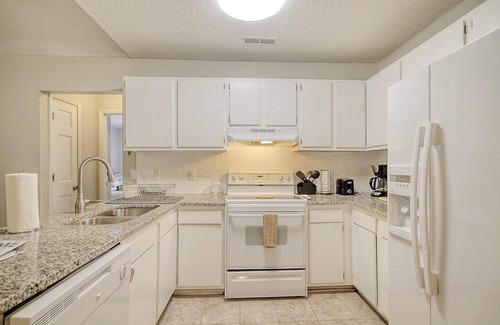 North Charleston Casa | Charming 4-Bed Retreat: Central Location!