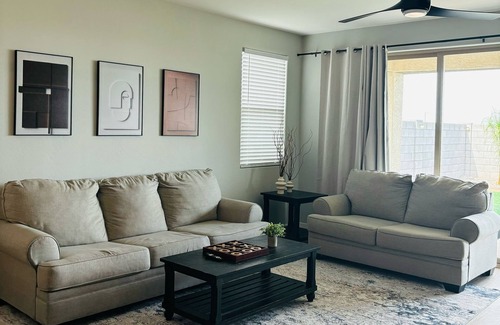 Maricopa County Casa | Charming 4-bedroom house in a quiet neighborhood,close to Verrado