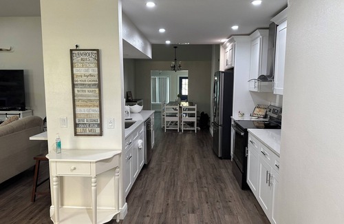 Port Richey Otro | Charming 4-bedroom 2 bath farmhouse in lovely New Port Richey with WiFi, AC