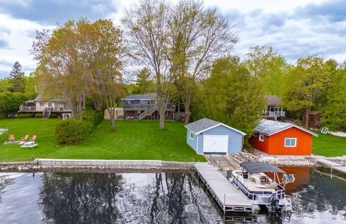 Bobcaygeon Cabaña | Charming 4-bedroom cottage in Kawartha Lakes with WiFi, AC