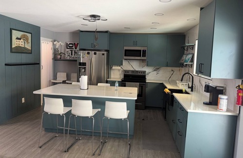 Flour Bluff Casa | Charming 4-bedroom house with swimming pool and outdoor kitchen.