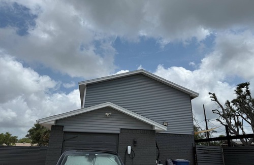 Flour Bluff Casa | Charming 4-bedroom house with swimming pool and outdoor kitchen.