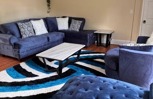 Riverdale Casa | Charming 4-bedroom house with AC and WiFi in marvelous East Riverdale.