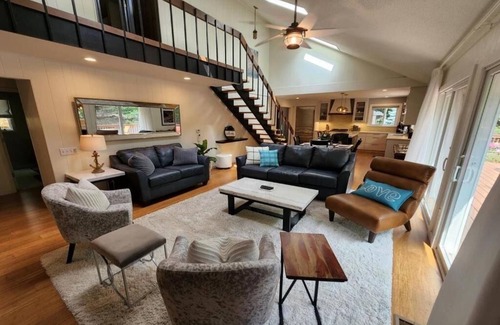 Birchwood Farms Casa | Charming 4-bedroom house in Harbor Springs, Close to town and Ski Hills!