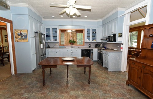 Moncks Corner Otro | Charming 4-bedroom Farmhouse in Moncks Corner
