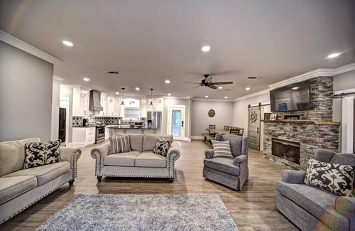 Negreet Casa | Charming 4-bedroom, 3 Bath Lake House on Toledo Bend Lake