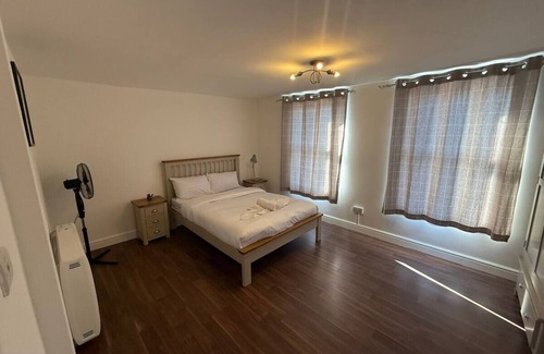 Coldharbour Apartamento | Charming 4-bedroom apartment with AC in London BT7