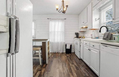 Bristol Casa | Charming 4-bedroom bungalow near Hard Rock Casino & downtown Bristol