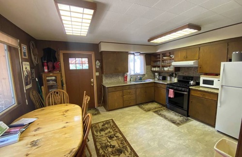 Long Barn Cabina | Charming 4-bedroom cabin with WiFi, AC, 5 miles from Pinecrest Lake/Dodge Ridge