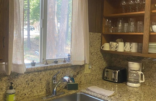 Long Barn Cabina | Charming 4-bedroom cabin with WiFi, AC, 5 miles from Pinecrest Lake/Dodge Ridge