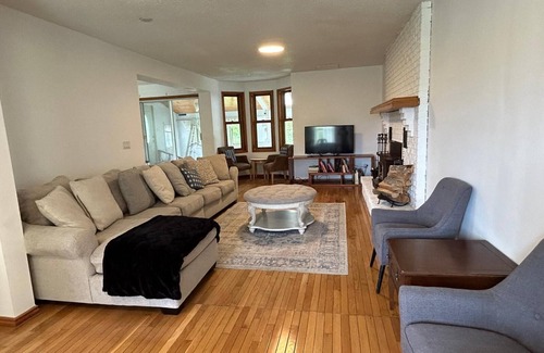 Kingston Casa | Charming 4-bedroom Cape Cod, 1000 Islands getaway