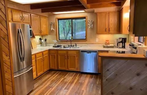 Innsbrook Chalet De Esquí | Charming 4-bedroom chalet with lake access in enchanting Innsbrook.