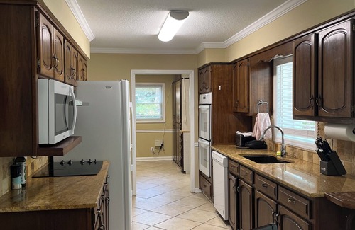 Dalton Casa | Charming 4-bedroom Duplex with AC and WiFi in Dalton