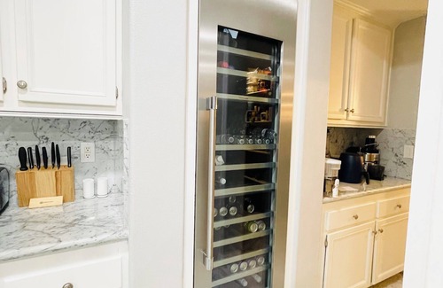 Riverside Casa | Charming 4-bedroom estate with fitness room, movie theater & sauna in Riverside