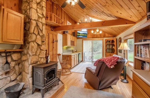 Ellicottville Otro | Charming 4-bedroom farmhouse with AC, WiFi in Ellicottville
