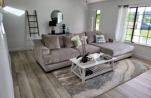 Capay Otro | Charming 4-bedroom farmhouse in welcoming Guinda with WiFi, AC