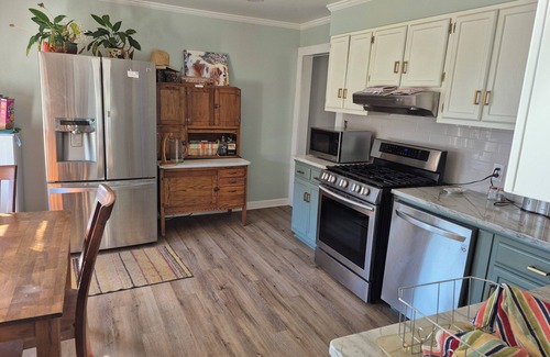 Monroe Otro | Charming 4-bedroom farmhouse on a horse farm. It comes with central AC, WiFi