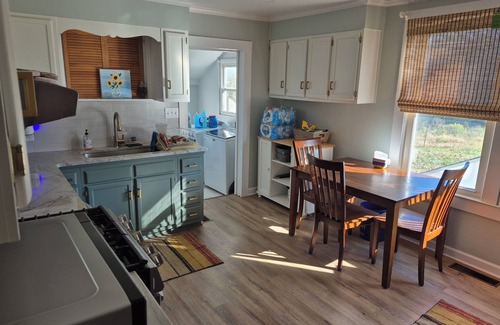Monroe Otro | Charming 4-bedroom farmhouse on a horse farm. It comes with central AC, WiFi