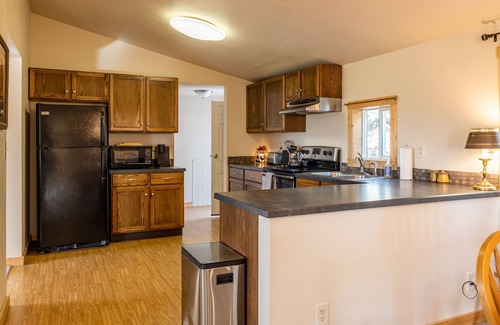 Cody Casa | Charming 4 bedroom guest house with great views