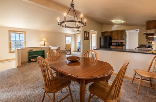 Cody Casa | Charming 4 bedroom guest house with great views