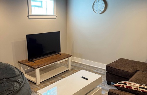 Highview Casa | Charming 4-bedroom house with AC and fitness room in lovely Louisville